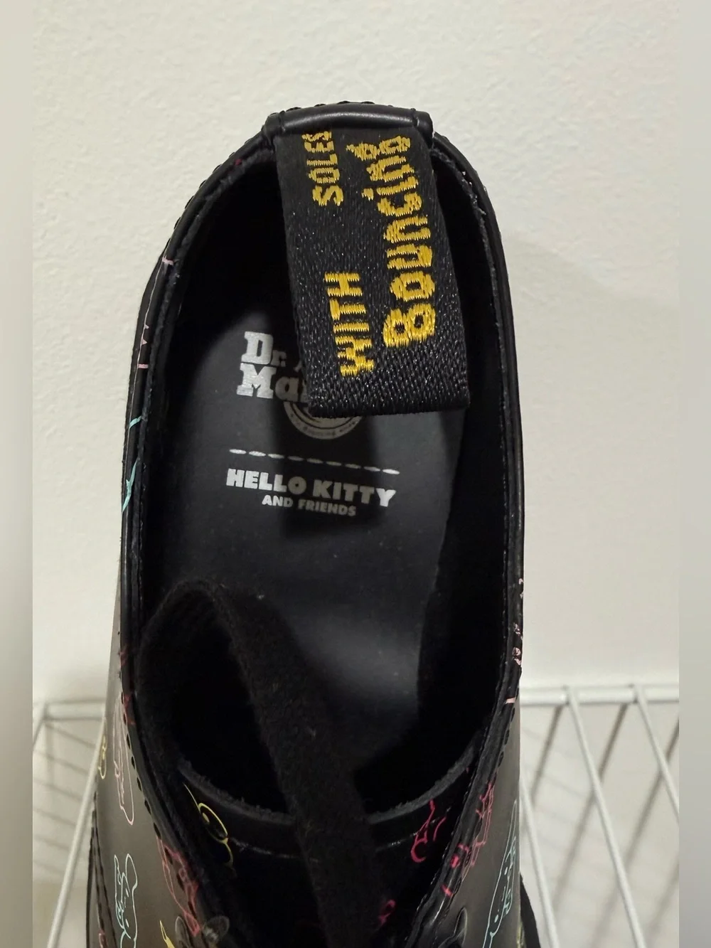 RIGHT ONLY Dr. Martens X Hello Kitty & Friends 1461 Leather SZ 6 Amputee